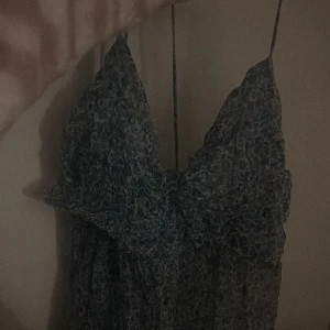 Blommig topp❤️ - Xs-s❤️ köpt för 150kr typ 