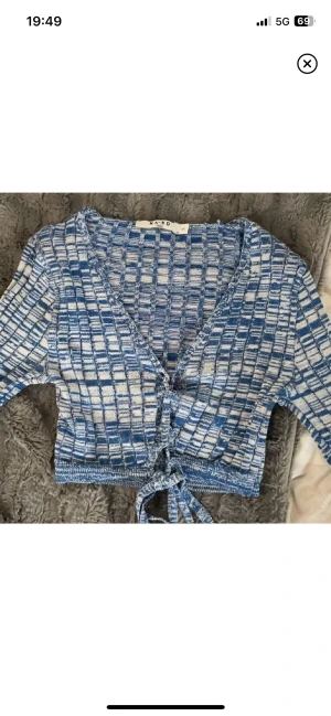 Tröja - Ribbad tröja från NAKD i storlek XXS (är som en vanlig S). Nypris 299kr. Skriv privat för fler bilder. Pris kan diskuteras.