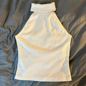 Stickad topp - Vit stickat linne med krage