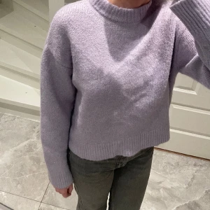  lila stickad tröja  - Har aldrig använt förut den är jättefin och från zara. 