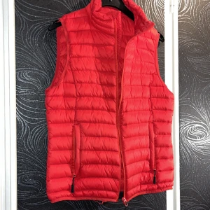 Dunväst  - Röd dunväst, storlek S/M