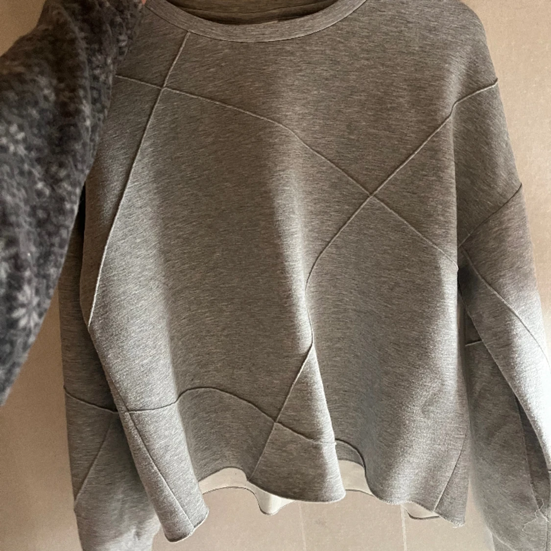 Grå tröja - 90