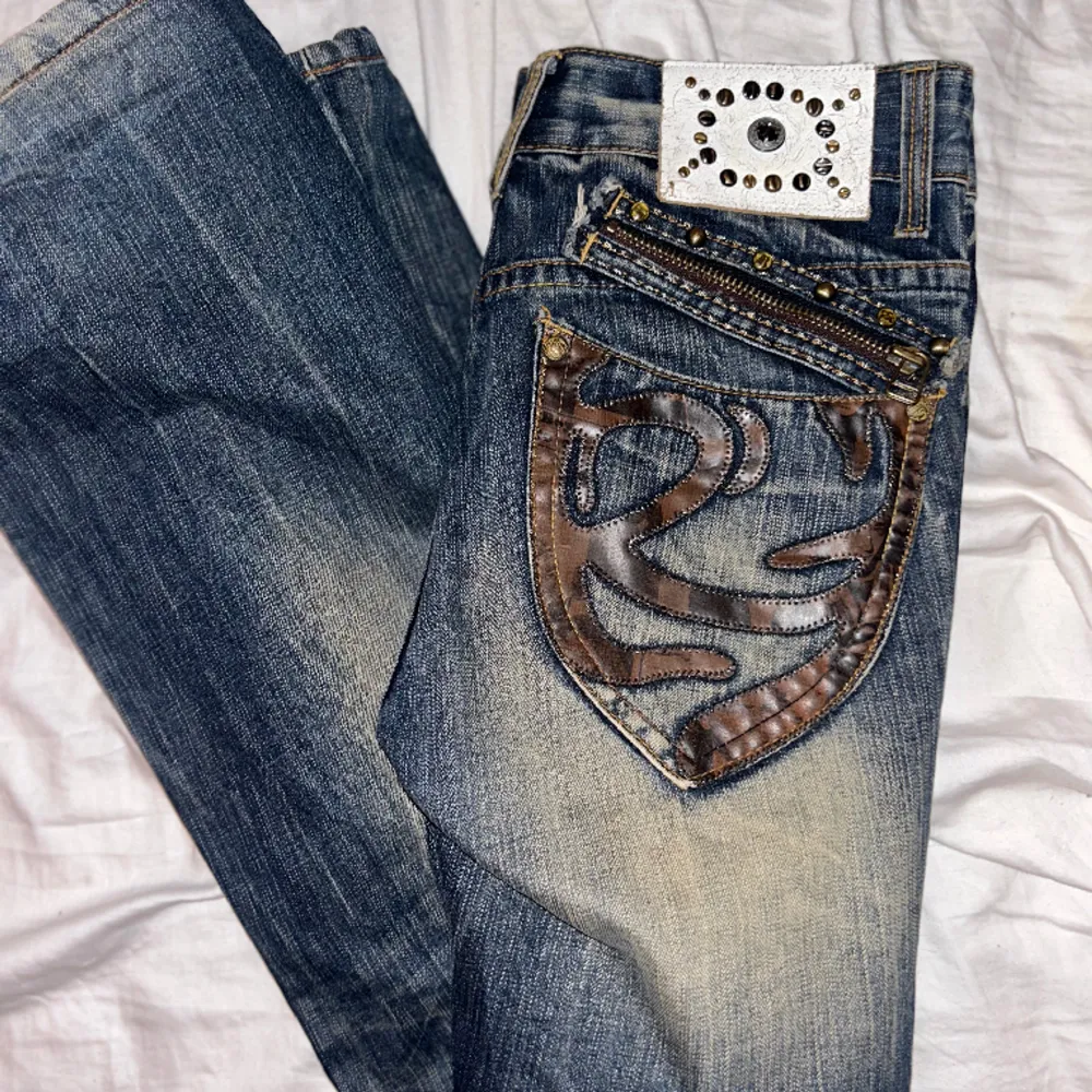 Baggy Redpepper jeans inköpta på Seams för 1000 kr. Väldigt rare att hitta desaa jeans nu förtiden. Säljes för 400 pris går att diskutera😻. Jeans & Byxor.