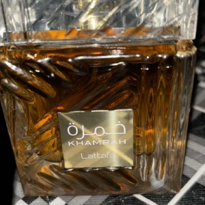 Lattafa khamrah parfym - Helt nya säljer eller kan tänka mig byta mot något bra 100ML kvar så full både för män och kvinnor 