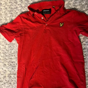 Fin lyle & scott piké  - Fint skick storlek s. Pris kan diskuteras 