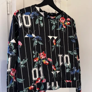 Sweatshirt Junkyard XXXY - Lite nopprig men annars fint skick. 