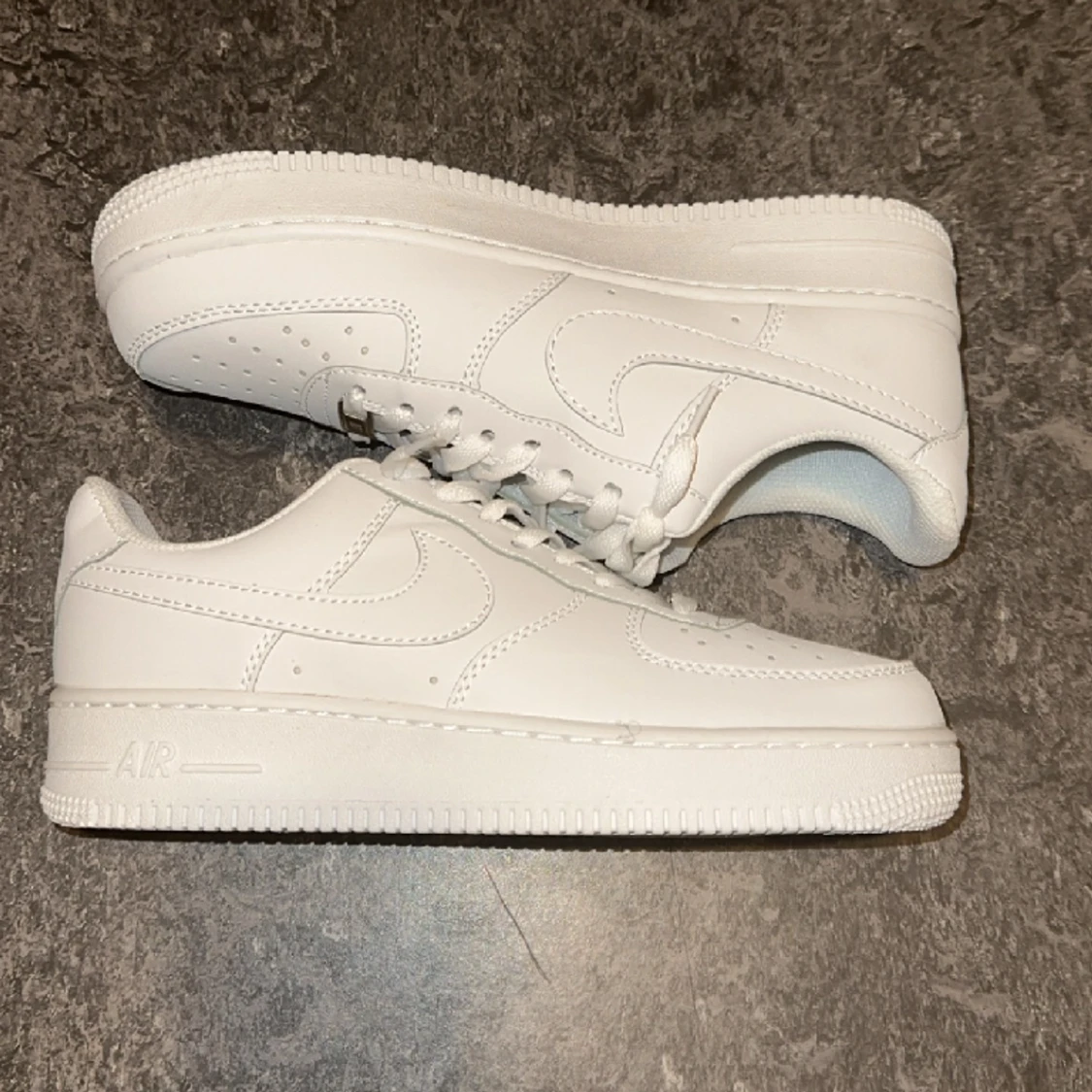 White Nike Air Force 1 - 90