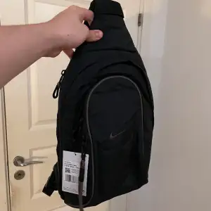 Intressekoll på Nike Essentialls slingbag som är oanvänd/nyskick.