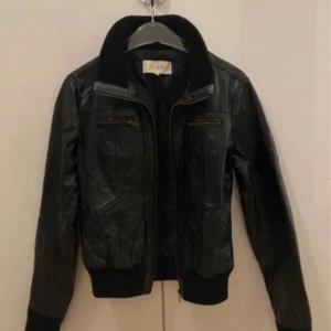 Läderjacka  - Svart läderjacka 🖤🖤🖤