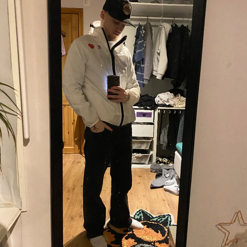 Comme des garcons windbreaker 10/10  Använts 1 gång Pris kan diskuteras . Jackor.