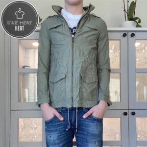 Field jacka  - Tja, säljer nu denna sjukt feta field jackan i stl M! Hör av dig vid frågor eller funderingar eller för fler bilder!