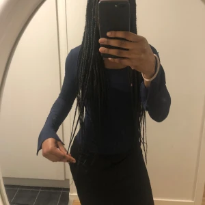 Low waist kjol 💗 - Low waist kjol från H&M i storlek M (passar L också eftersom den är stretchig) 👌🏾💕 Är helt oanvänd 💁🏽‍♀️ Nypris:399kr 💗