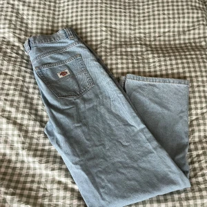 Dickies Jeans (straight leg) - Ljusblå Dickies, köpte i somras men har inte använt dem så mycket som jag trodde! Bra skick! 