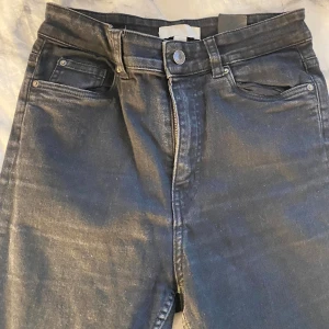 Svarta skinny jeans - Säljer mina svarta jeans då jag inte gillar stretch dom är nästan helt nya😁
