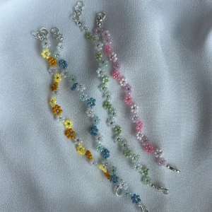 Handgjorda smycke - Handgjorda smycke, finns både som armband och halsband💗 