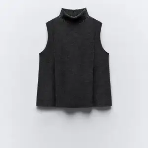 Säljer denhär super fina tröjan me krage från zara💕 tryck inte på in och  köp skriv till mig innan💕