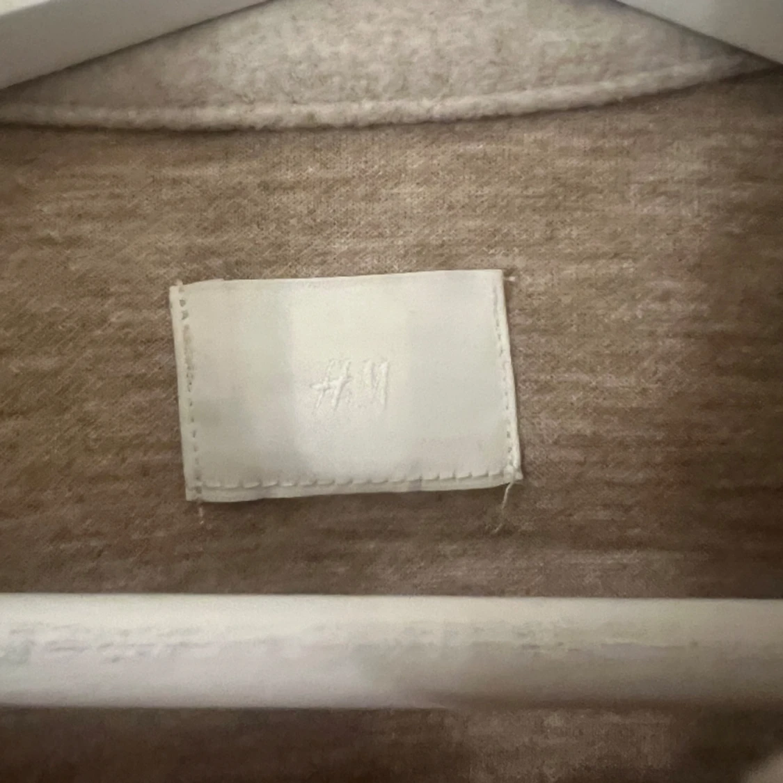 H&M beige kofta i storlek M - 90