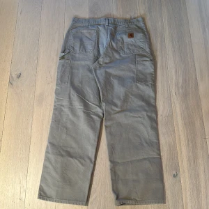 Carhartt Carpenter pants  - Carhartt carpenter pants säljes i storlek 36x32. Inga fläckar eller hål. Fler bilder kan ordnas och eventuella frågor besvaras!