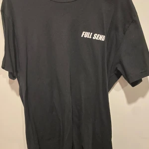 Full send t shirt - Full send Forgive me father for i have sent t shirt i storlek L, använd några få gånger, cond 8/10