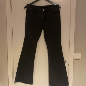 Lågmidjade jeans  - Slutsålda lågmidjade jeans fårn hm i storlek 38 passar 36. Helt nya 