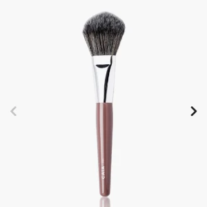 Sminkborste caia - Säljer denna sminkborste från caia, ej använd❤️