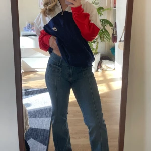 Nike tröja - Vintage niketröja, står storlek L men skulle säga att den är medium då den är lite oversize på mig som brukar ha xs/s💕