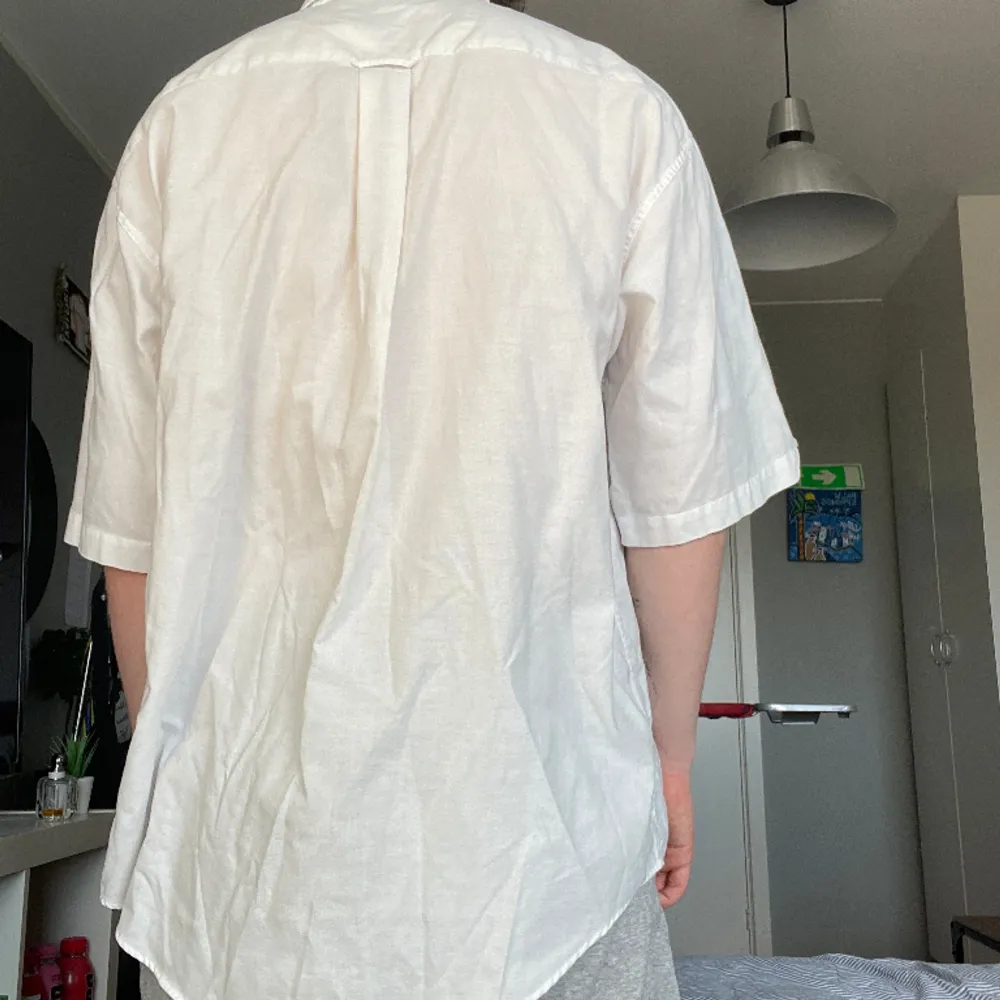 Vit skjorta från Ben Sherman Bra skick Size: Large  För referens är jag 178cm. Skjortor.