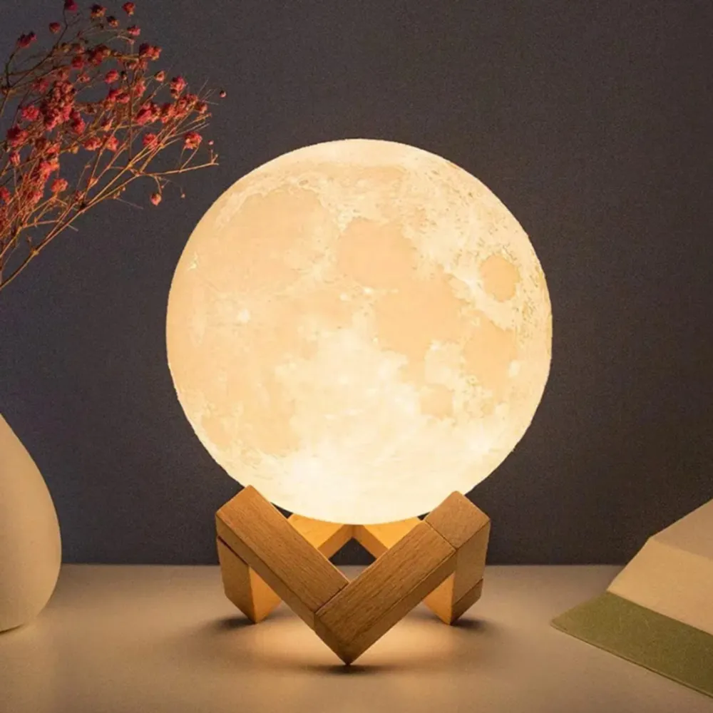 Brand new moon lamp never used new with tags. Accessoarer.