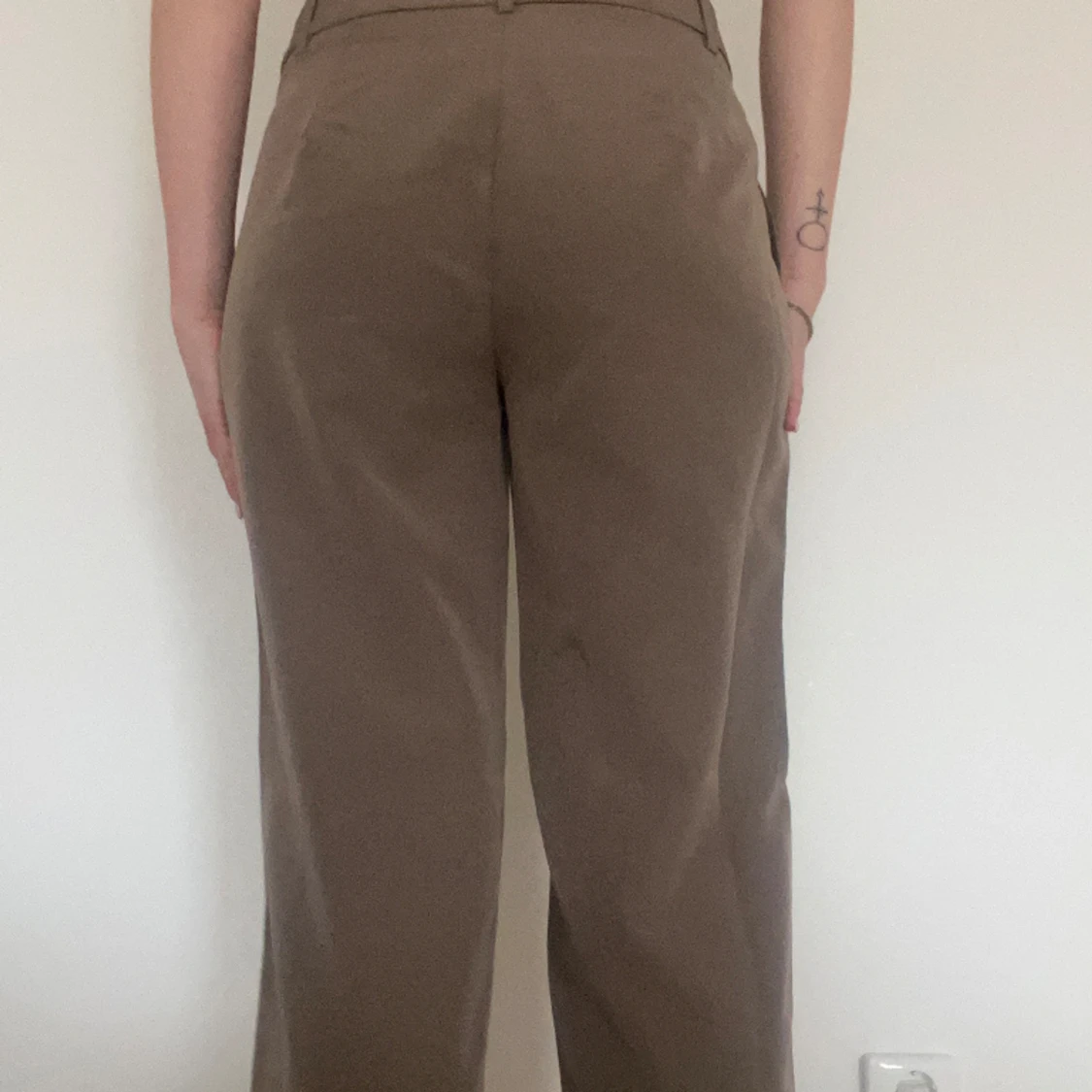 Bruna raka kostymbyxor  - 91