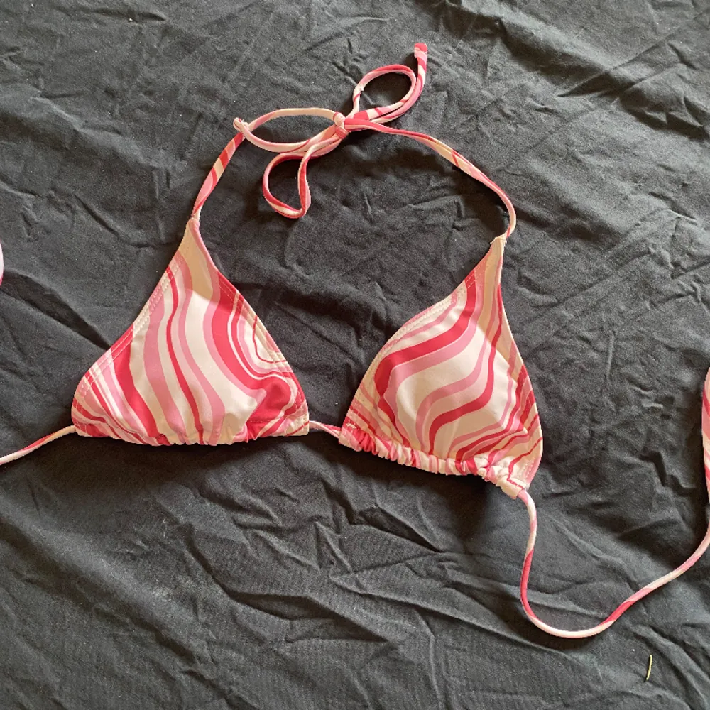 Superfin rosa bikinitopp, endast testad. Köpt på sellpy men för liten💕. Övrigt.