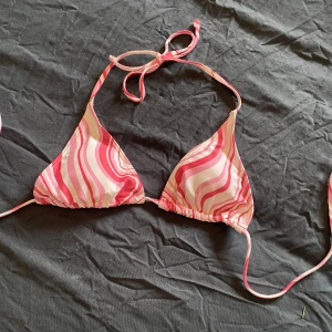 Bikiniöverdel  - Superfin rosa bikinitopp, endast testad. Köpt på sellpy men för liten💕