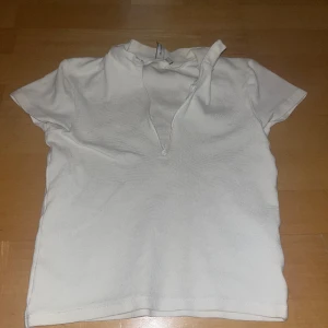 Vit tröja  - Bra skick, aldrig använt och tvättad x antal gånger