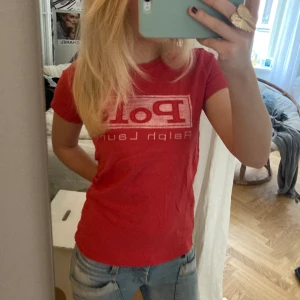 Polo Ralph Lauren tshirt - Jättesnygg och unik Polo Ralph Lauren  tshirt!!💞💞💞💞