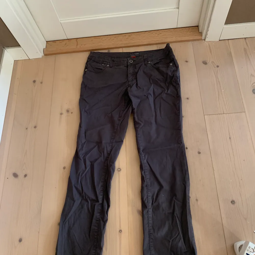 Jeans/Chinos från ESPRIT storlek M. Jeans & Byxor.