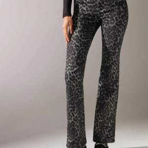 söker Calzedonias leopard jeans, i antingen stl M eller L!💓