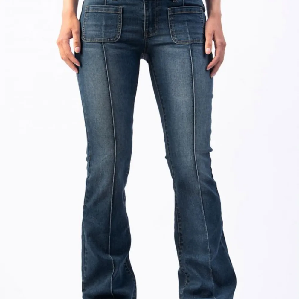 Jeans från Madlady storlek 34/tall men mer som S, nypris 700kr. Jeans & Byxor.