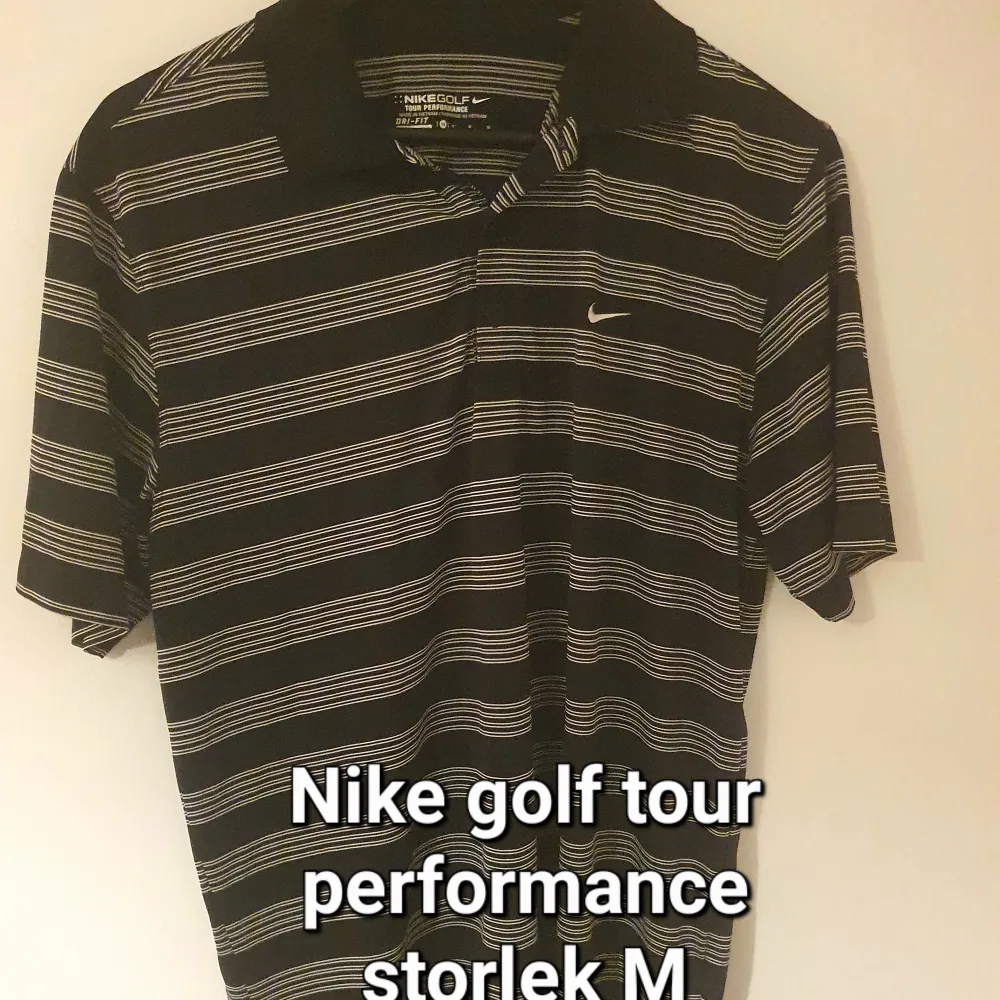 Nike golf tour performance. Väldigt bra skick. T-shirts.