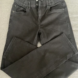 Jeans Lindex - Mått=12-13 ålder Skick=extremt bra skick Pris=100 kan diskuteras 