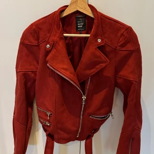 Röd mockajacka - Röd mockajacka från Zara, storlek 36. Använda fåtal gånger. 