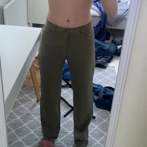 Armé gröna kostym/tyg byxor  - Jätte bra skick men kommer ej till användning längre♥️