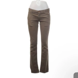 lågmidjade jeans, mörkgrön - Super fin färg men kommer tyvärr inte till användning💫