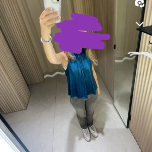 Topp/blus  - Jättesöt topp ifrån Mango säljer på grund av att den inte kommer till någon användning 