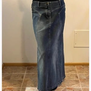 Jeans kjol - Midja 39 cm Längd 94 cm