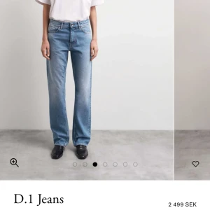 Lågmidjade raka jeans - Ny utan prislapp, köpta i butik för ca 700kr. Använda max 4 gånger, säljer för att de är för små för mig. Diskuterbart pris🎸⚡️⚡️💕💖 