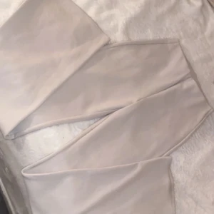 Beige kostymbyxor  - Jätte snygga kostymbyxor som aldrig används längre och bara tar plats i garderoben