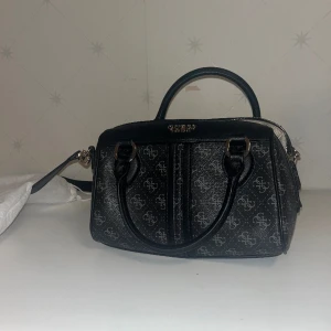 guess väska  - helt ny! 💕