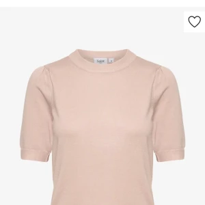 Rosa trekvarts tröja 💕 - Helt som ny och oanvänd💕 säljer pga den ej kommer till användning! 