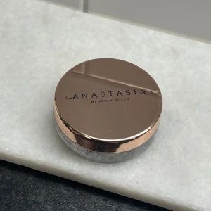 ABH Brow Freeze - Brow freeze från Anastasia Beverly Hills, öppnad och använd. Lite mindre än halva kvar ish. (återpublicerad för fri frakt)