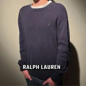 |Ralph lauren sweater.| |Skick 9/10, fint skick.| |Storlek M, modellen är 180cm.| |Nypris 1500kr.| |Fraktar spårbart via postnord eller instabox.| 🍾