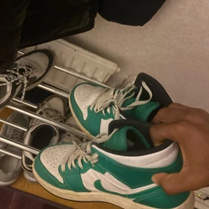 Air jordan - i bra skick skor jättefina använder dem typ inte.